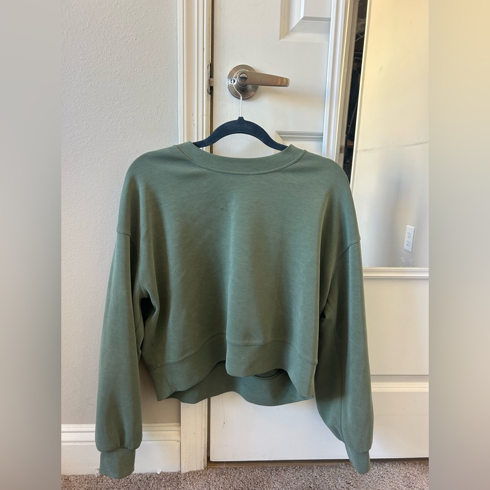 Lululemon perfectly oversized cropped crew *softstreme 
Green twill 
Size: 8